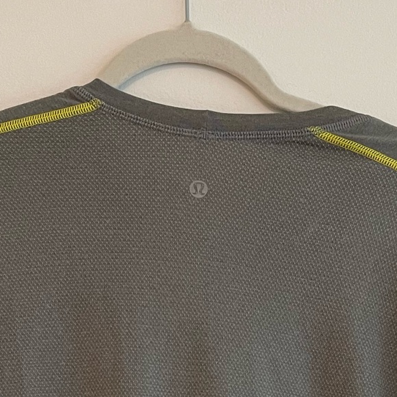 Lululemon Men’s Athletic Shirt - Picture 6 of 7